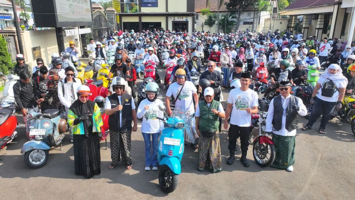 Peringati Hari Santri 2026, Wali Kota Kediri dan Ratusan Pemotor Bersarung Susuri Jejak Ulama