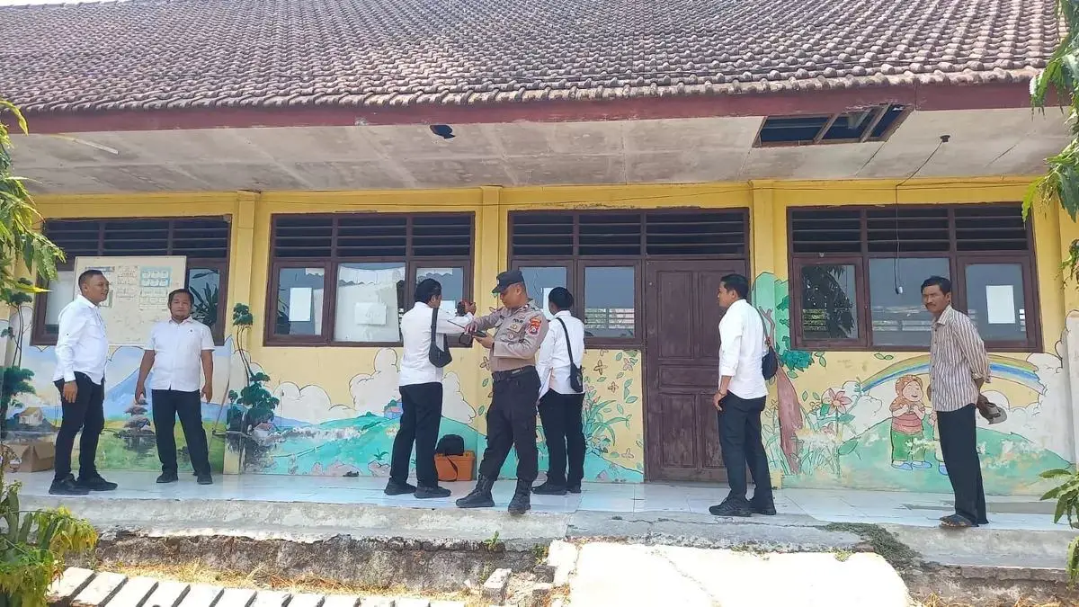 Pria di Lamongan Ngamuk Lempari Jendela SDN 2 Sewor hingga Kaca Pecah, Polsek Sukorame Turun Tangan
