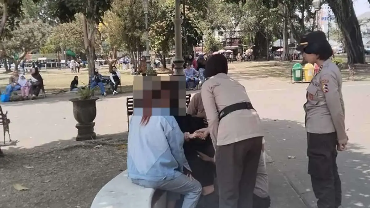 Aksi Cepat Polisi Selamatkan Remaja yang Diduga Hendak Bunuh Diri di Malang