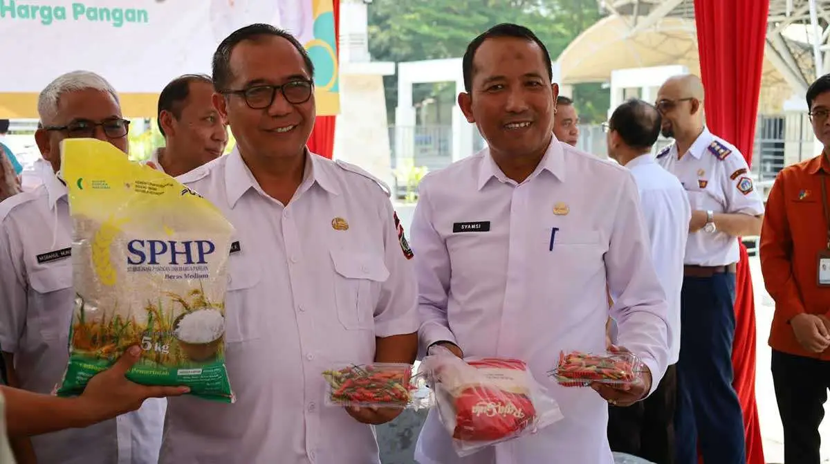 Pemkab Gresik Tekan Inflasi Lewat Gerakan Pangan Murah di GOR WEP