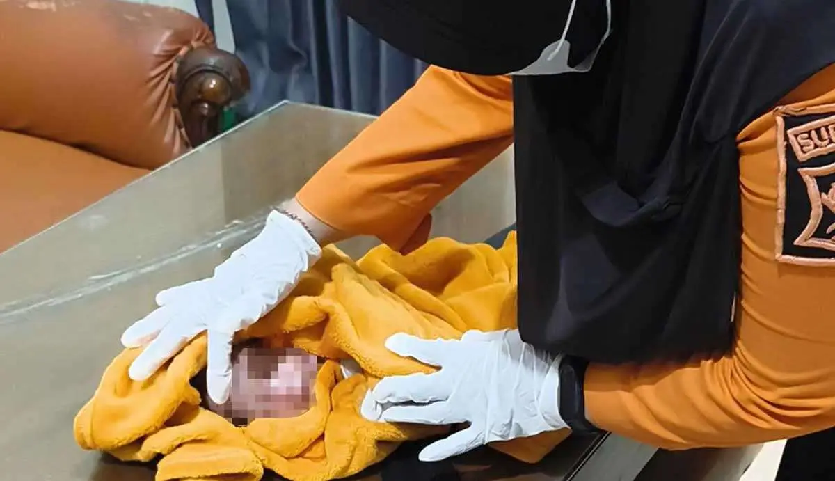 Geger Penemuan Bayi dalam Tas di Balkon Rumah Warga Tambaksari Surabaya