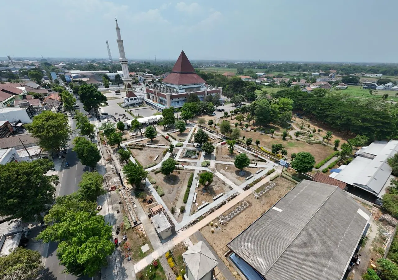 Pemkab Kediri Rehabilitasi Taman Kilisuci Pare, Jalur Pejalan Kaki Kini Lebih Aman