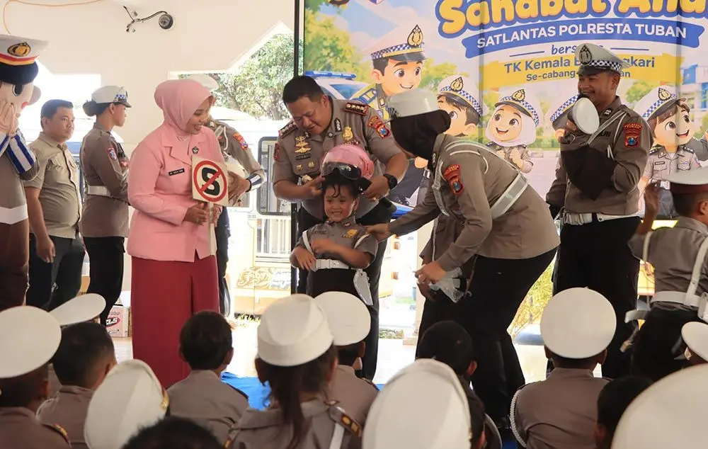 Kenalkan Tertib Lalu Lintas Sejak Dini, Polresta Tuban Gelar Polsanak Bersama Murid TK