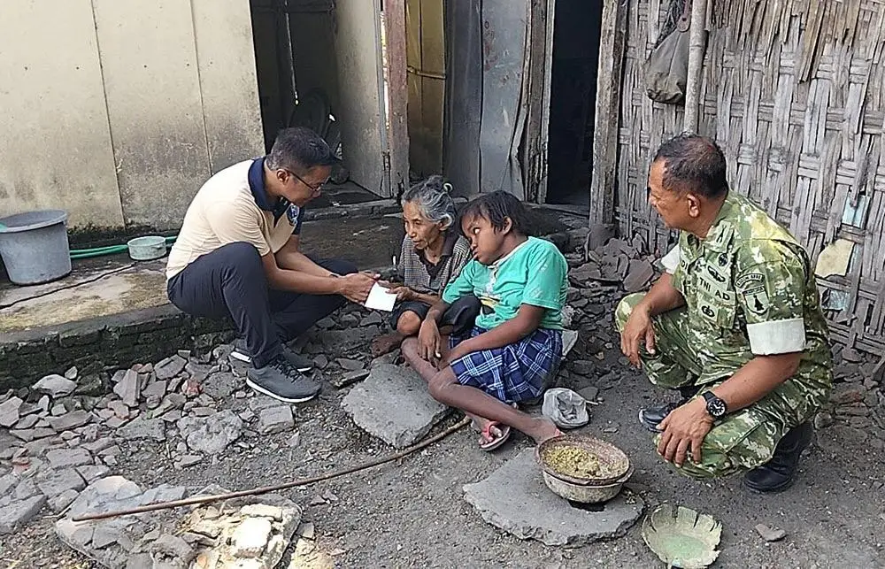 Dukung TMMD ke-130 Kodim Ngawi, Direktur RSUD Tinjau RTLH hingga Gelar Sosialisasi Kesehatan