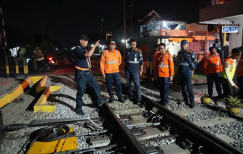 Pastikan Keselamatan KA, Deputy KAI Daop 7 Madiun Pimpin Inspeksi Perlintasan Sebidang Blitar–Kediri