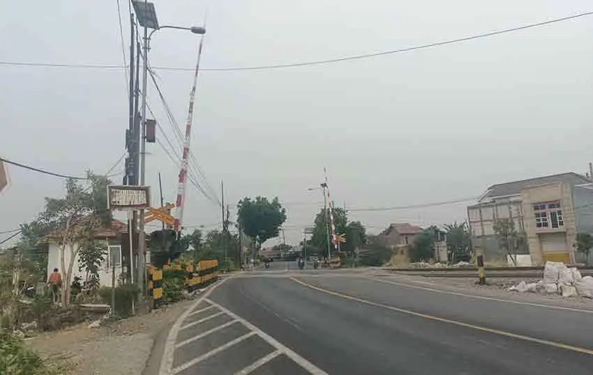 Tiga Insiden Beruntun di Perlintasan Daop 7, Kereta Api Ngerem Darurat Gara-gara Pemotor