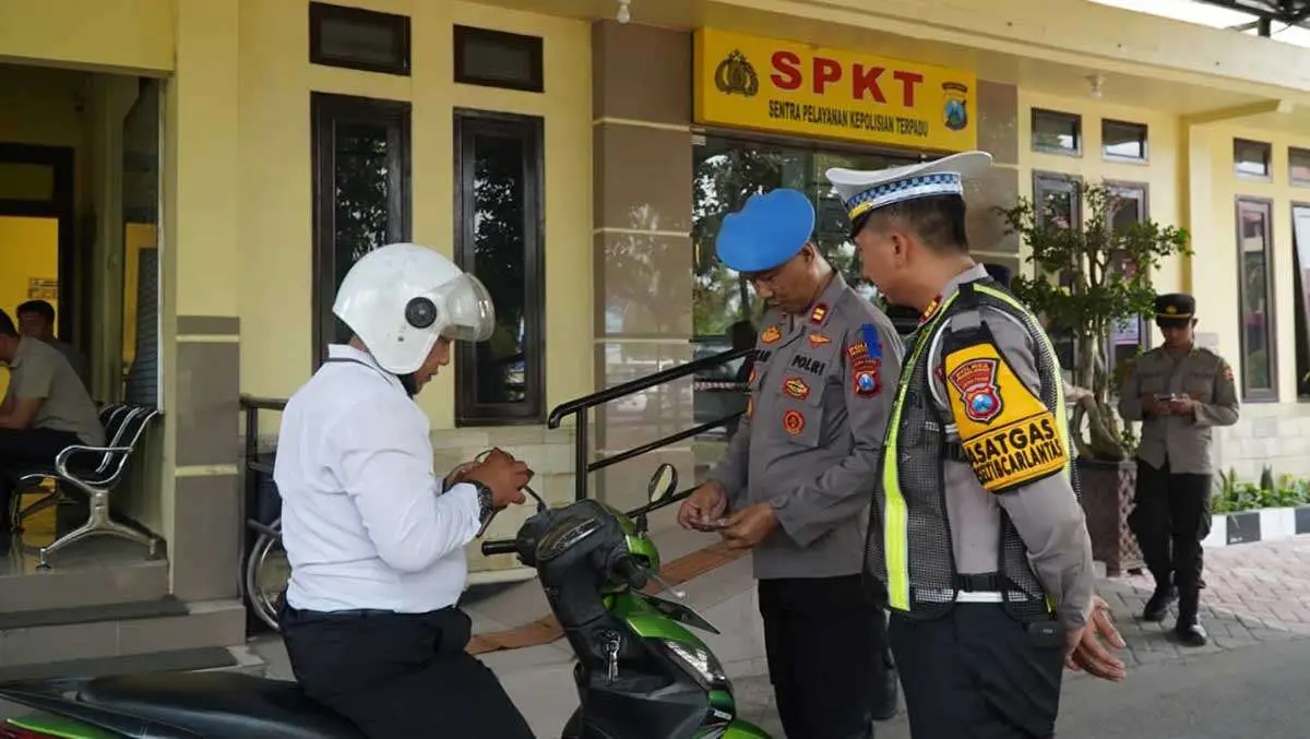 Penindakan terhadap anggota Polres Probolinggo yang melanggar dalam Operasi Patuh Semeru 2026.