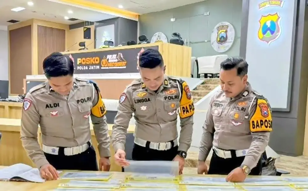 Pamin Samsat Surabaya Selatan, Iptu Lingga Permana, saat mengikuti Rakor Operasi Patuh Semeru 2026 di Gedung Mapolda Jatim.