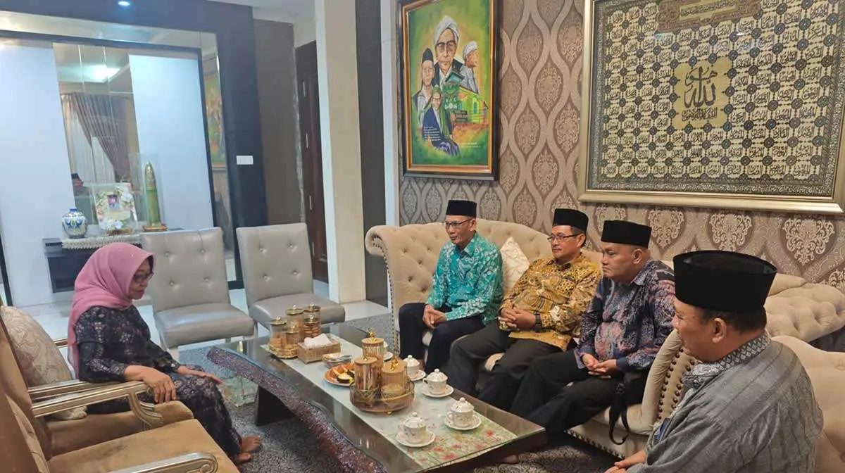 Sowan ke Mundjidah Wahab, Loyalis KH Robbach Siapkan Langkah Hadapi Pilkada Gresik 2030