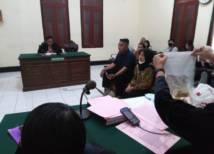 Mahasiswi yang Terlibat Kasus Pengiriman Narkoba asal Belanda Beri Kesaksian di PN Surabaya
