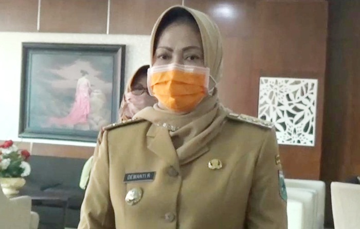 Wali Kota Batu Dra. Hj. Dewanti Rumpoko.