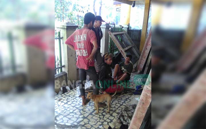 Para anjal yang diamankan dari sebuah rumah kosong.