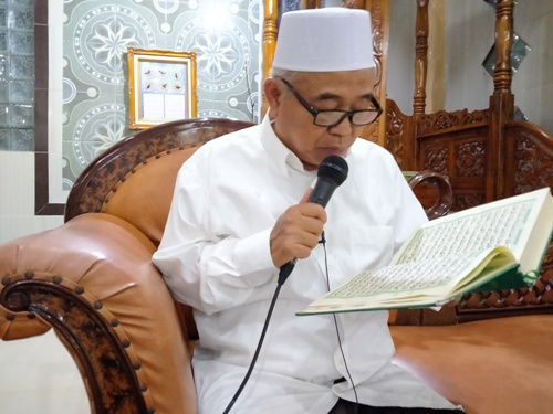 Disertai Khataman Al-Quran, Kiai Asep Pimpin Salat Malam Online ke-5 Lawan Covid-19
