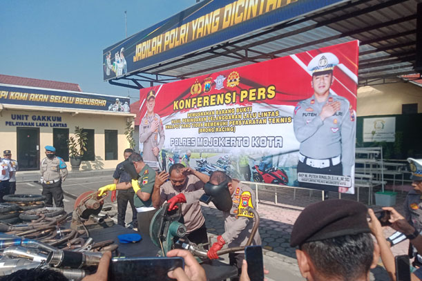 Polres Mojokerto Kota Musnahkan 150 Knalpot Brong
