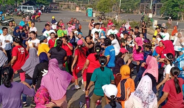 Super W hadir di tengah lokasi kerumunan pesenam di Puspa Agro Sidoarjo.
