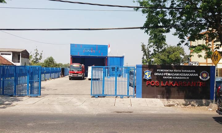 Bangunan pos pembantu Dinas Pemadam Kebakaran Kota Surabaya yang ada di Lakarsantri.