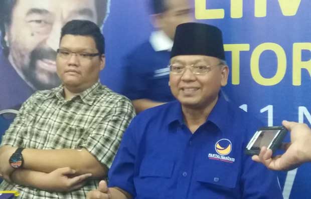 Anggota Bappilu DPW Partai NasDem Jawa Timur, Rizki Pancasilawan (kiri) bersama Ketua DPW Partai NasDem Jatim, Rendra Kresna saat acara partai beberapa waktu yang lalu. foto: DIDI ROSADI/ BANGSAONLINE