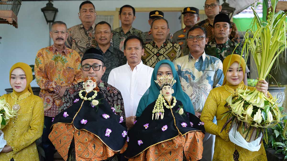 Tradisi Manten Tebu Meriahkan Buka Giling PG Mojopanggung 2026