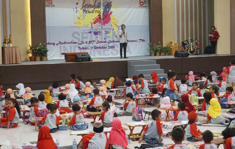 Para siswa-siswi yang mengikuti lomba mewarnai HUT PT. Semen Indonesia.