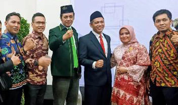 Firman Syah Ali bersama salah satu pimpinan KPK Nurul Ghufron di Gedung KPK Jakarta. Cak Firman hadir dalam pelantikan dan serah terima jabatan KPK. foto: istimewa/ bangsaonline.com