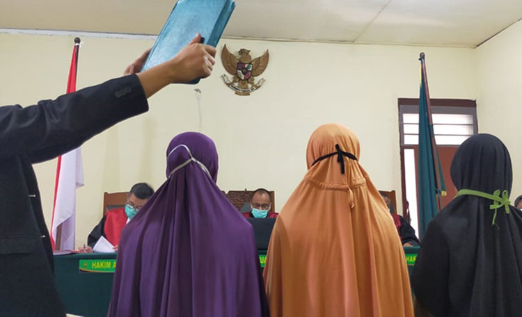 Sidang Menantu Bunuh Mertua di Sidoarjo, Istri Terdakwa Minta Hakim agar Nyawa Dibalas Nyawa
