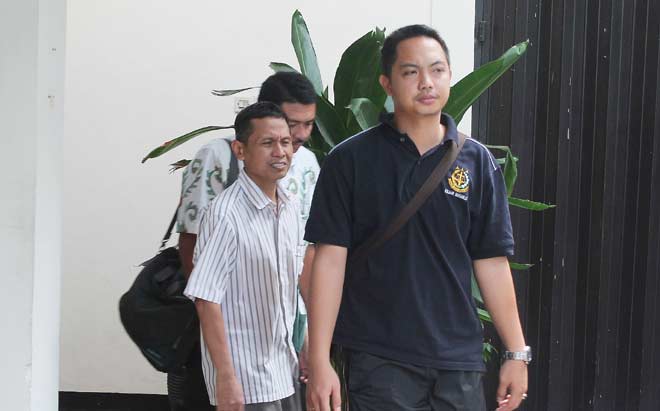 Siap Disidangkan, Tersangka Korupsi PDAM Sugeng Dipindah ke Rutan Medaeng