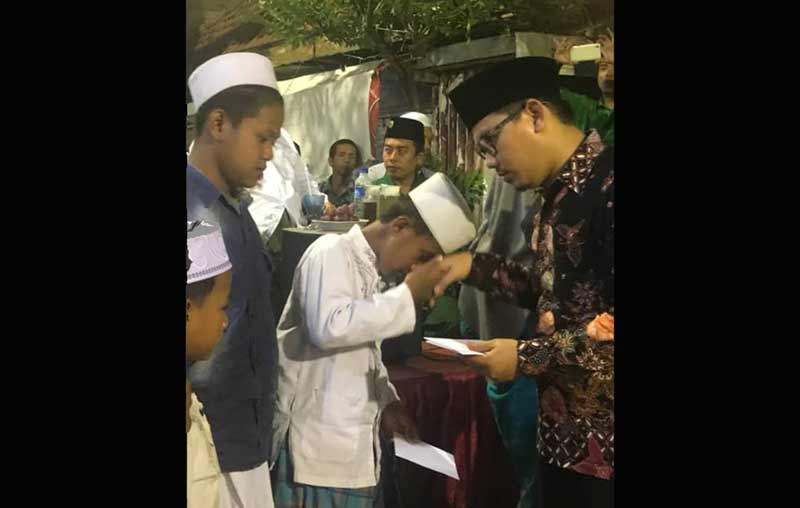Ikuti Jejak Kiai Asep yang Dermawan, Gus Habib Santuni Du’afa dan Anak Yatim