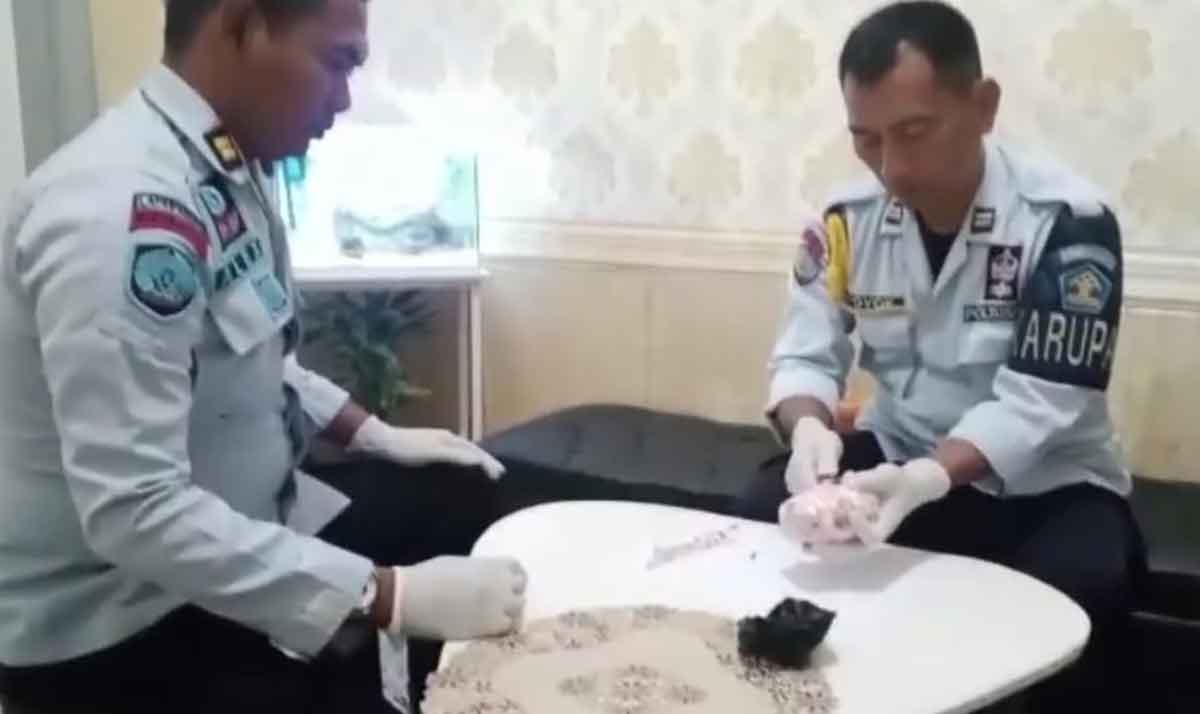 Petugas Lapas Kediri Gagalkan Penyelundupan Paket Berisi Pil Dobel L dan Sabu-Sabu