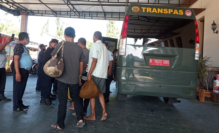 Lebihi Kapasitas, 14 Napi Narkoba Lapas Kelas IIA Pamekasan Dikirim ke Nusakambangan