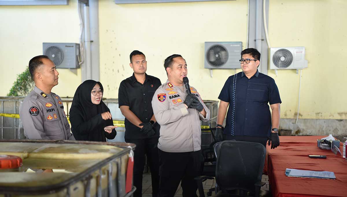 Polres Gresik Bongkar Penimbunan 17 Ribu Liter Solar Subsidi