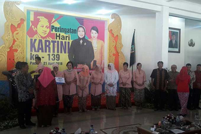 Suasana peringatan Hari Kartini di Pendopo Pemkab Pacitan. (foto: ist)
