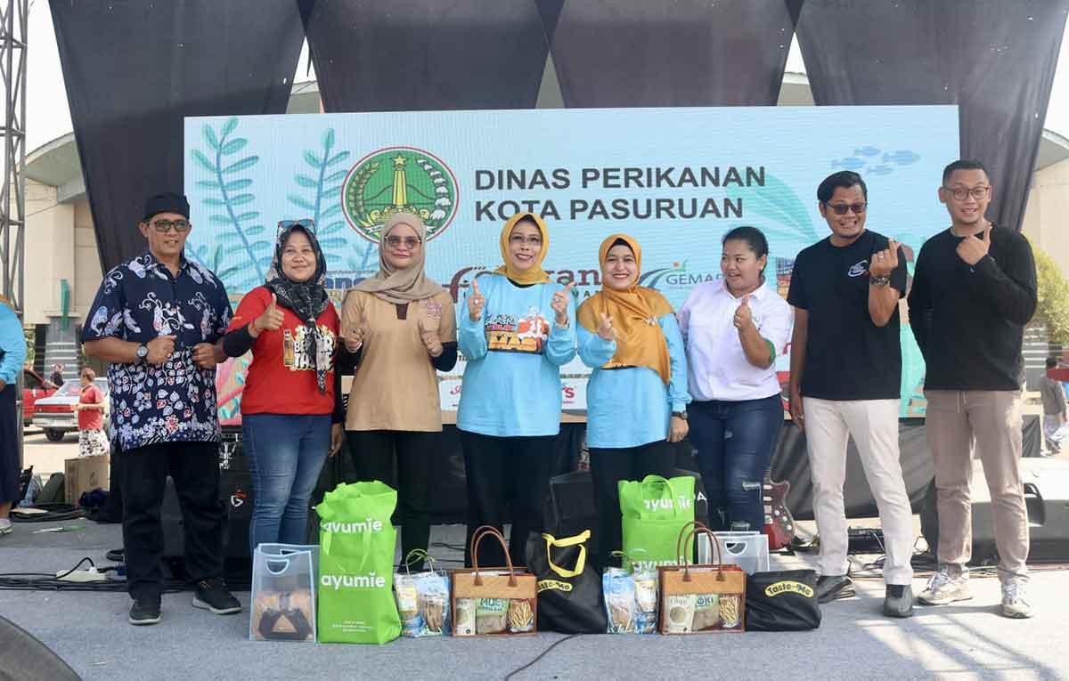 Bagikan 3.000 Porsi Ikan, Ketua Forikan Kota Pasuruan Ajak Masyarakat Gemar Makan Ikan