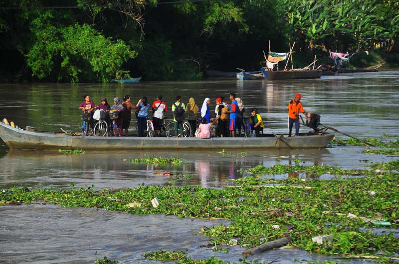 Dishub Bojonegoro Bantu Penyedia Jasa Penyeberangan di Sungai Bengawan Solo 300 Rompi