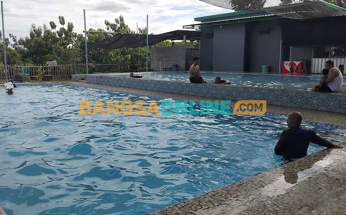 Cerita Pengunjung Menikmati Kolam Renang di Wisata Pangonan