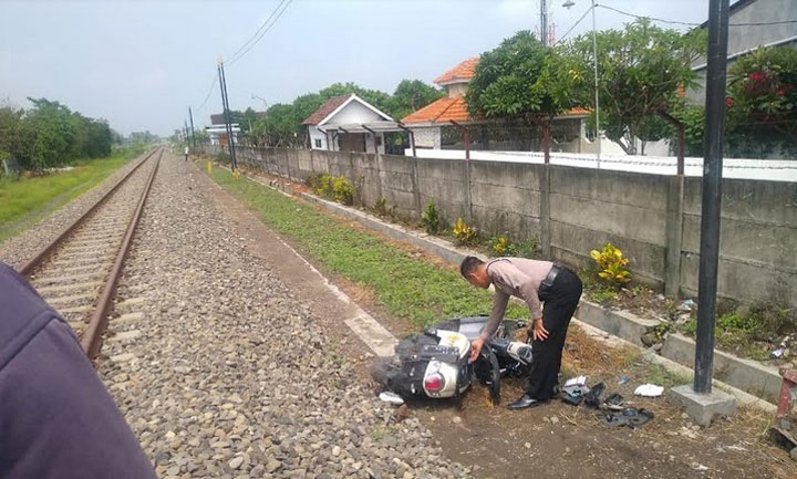 Motor korban saat akan dievakuasi.