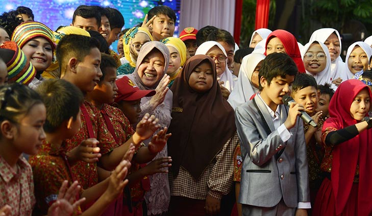 Wali Kota Risma saat Launching Pelatihan Kreativitas Anak, Kampung Pendidikan Kampunge Arek Suroboyo (KPKAS), di Taman Surya Balai Kota, Rabu (28/08/2019).