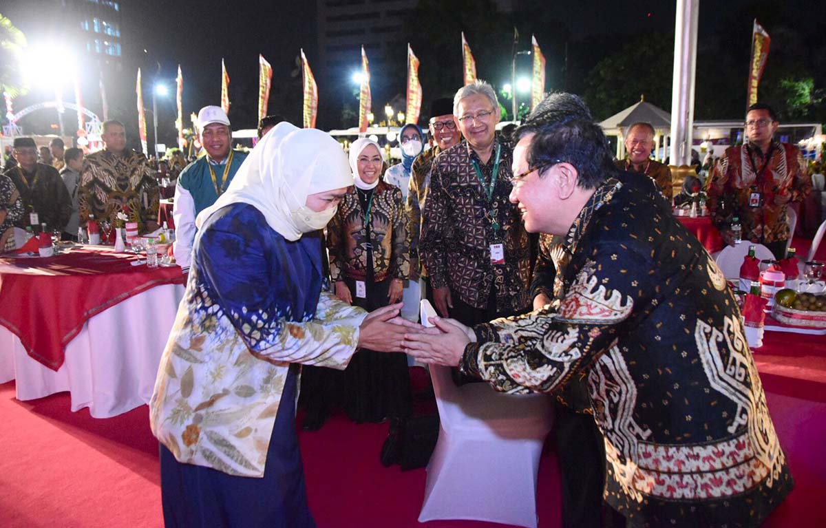 Gubernur Khofifah saat menerima peserta FRI 2022 di Gedung Negara Grahadi, Surabaya.