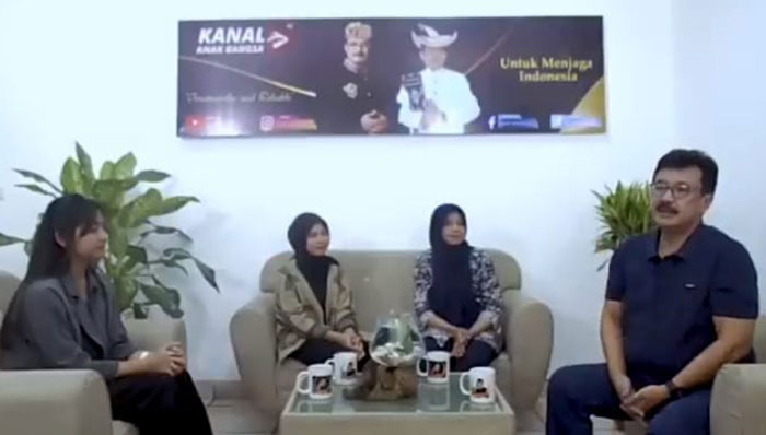 Tangkapan layar Kepala Sekolah Selamat Pagi Indonesia Kota Batu, Risna Amalia, bersama Alumnus saat hadir di Podcast Kanal Anak Bangsa.