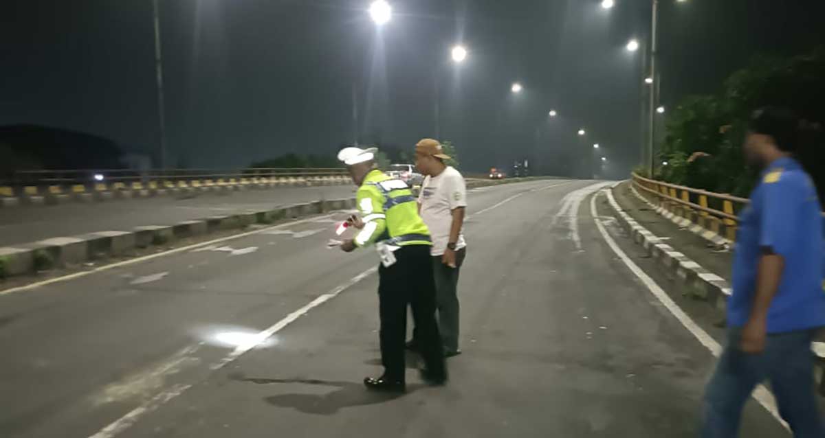 Motor Tabrak Balok Kayu, Pengendara Luka di Jalan Raya Beringin Bendo Sidoarjo