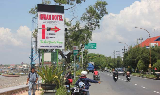 Reklame Kian Menjamur di Trotoar-Trotoar Tuban, Satpol PP Ngaku Baru Tahu