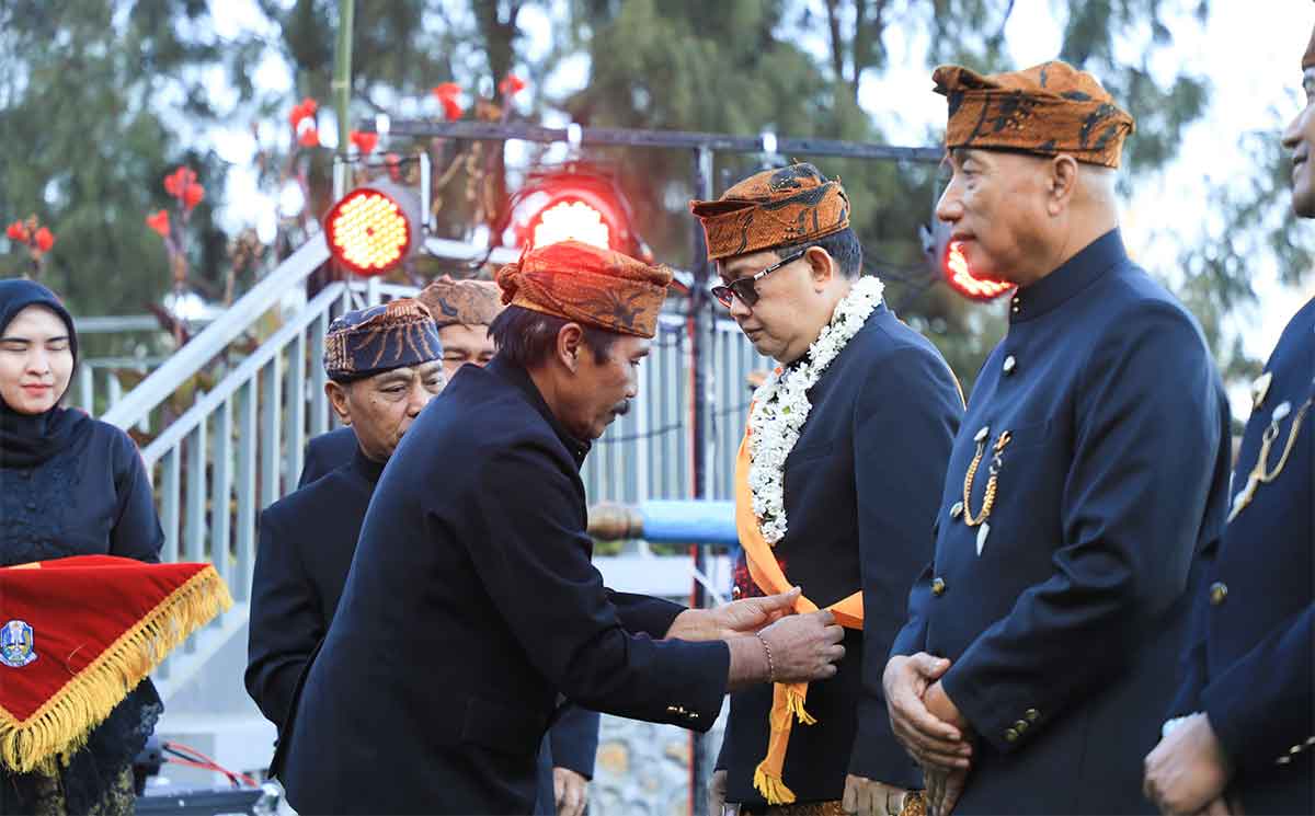 Pj Gubernur Jatim Jadi Warga Kehormatan Masyarakat Suku Tengger