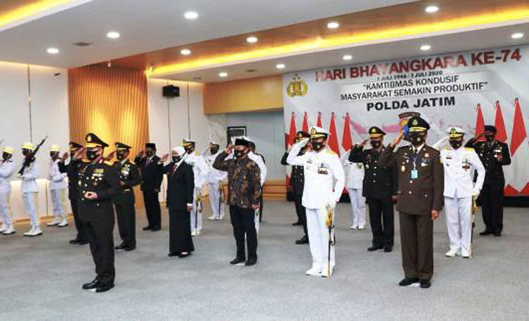 HUT Bhayangkara ke-74 diperingati Kapolda Jatim dan jajaran di Gedung Mahameru Polda Jatim, Rabu (1/7/2020).