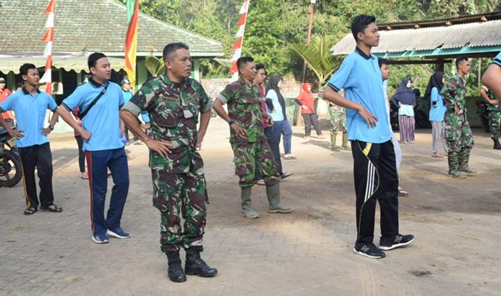 Sebelum Pengerjaan Fisik, Satgas TMMD Trenggalek Senam Pagi Bareng Warga