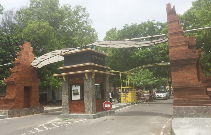 Pintu masuk kawasan Goa Selomangleng kini lebih indah. Foto: ARIF KURNIAWAN/BANGSAONLINE