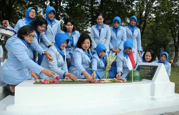 KDJAT Ikuti Ziarah di TMP Mayjen Sungkono