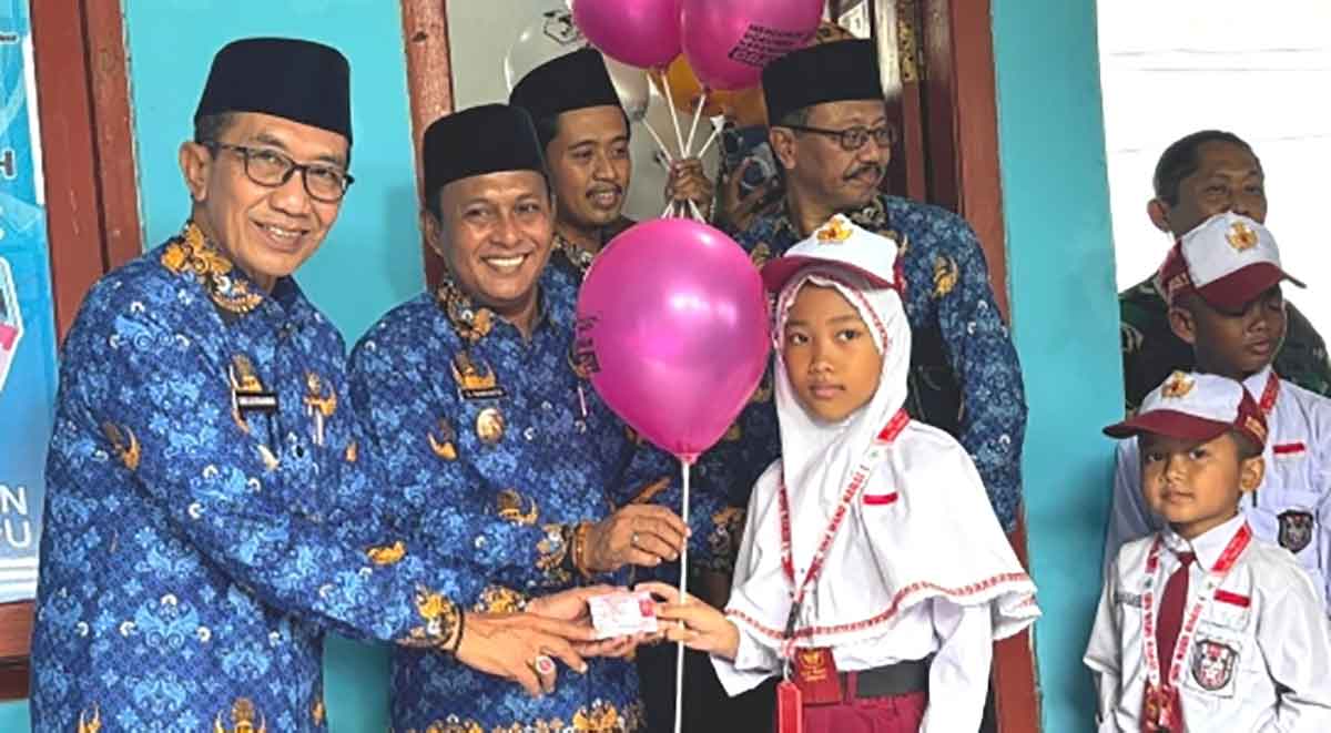 Bupati Pamekasan Luncurkan Program Paduka untuk Pelayanan Administrasi Kependudukan di Kecamatan