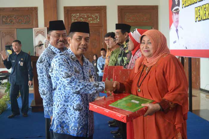 Wabup Madiun Lepas 298 PNS Purna Tugas