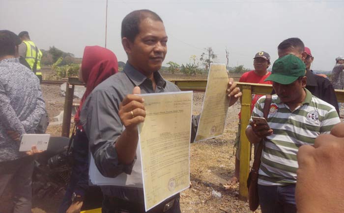 Petugas Pengadilan Sidoarjo Tinjau Lokasi Kasus Sengketa Lahan yang Diklaim Aset Desa Gilang