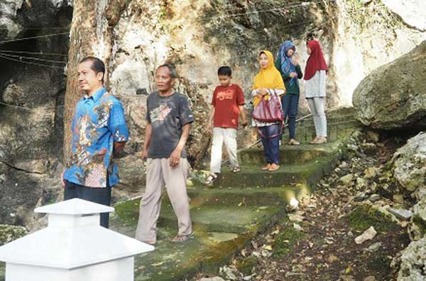 Wisatawan saat berkunjung ke WBS Panceng. foto: syuhud/ BANGSAONLINE