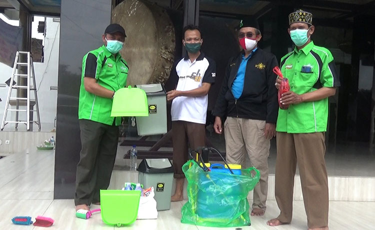Jaga Kebersihan dan Kesucian Masjid, LTMNU Sidoarjo Gelar BBM Berkah